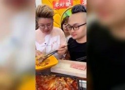 娱乐吃瓜酱求婚,甜蜜瞬间引爆网络